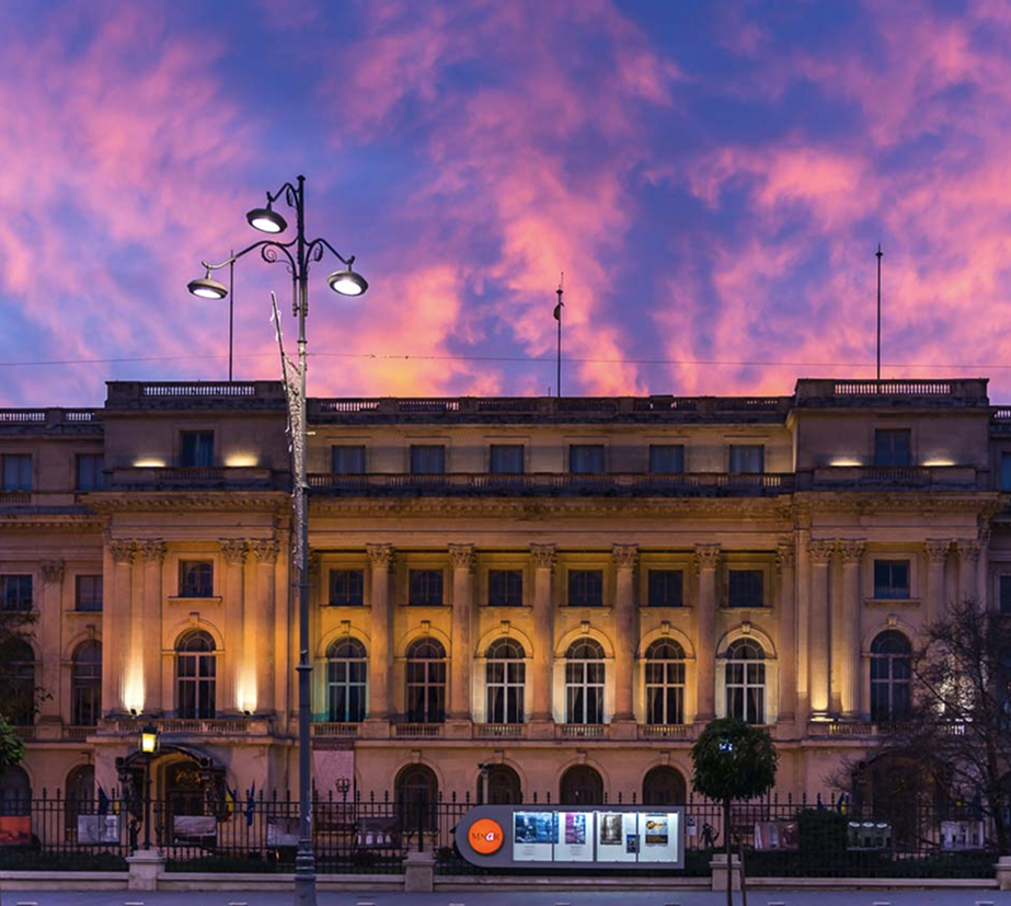 חברת אור עד מהנדסים פועלת בתחום התאורה משנת 1987 והינה חברה פרטית. החברה עוסקת בייבוא, ייצור ואספקה של גופי תאורה לתאורת חוץ ופנים.